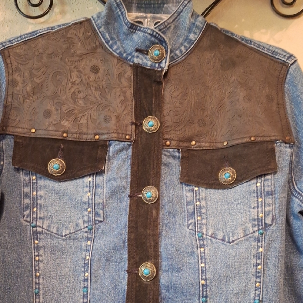 DG2 by Diane Gilman Blue and Brown Denim Jacket. Excellent Condion NWT Size XS - Picture 4 of 13